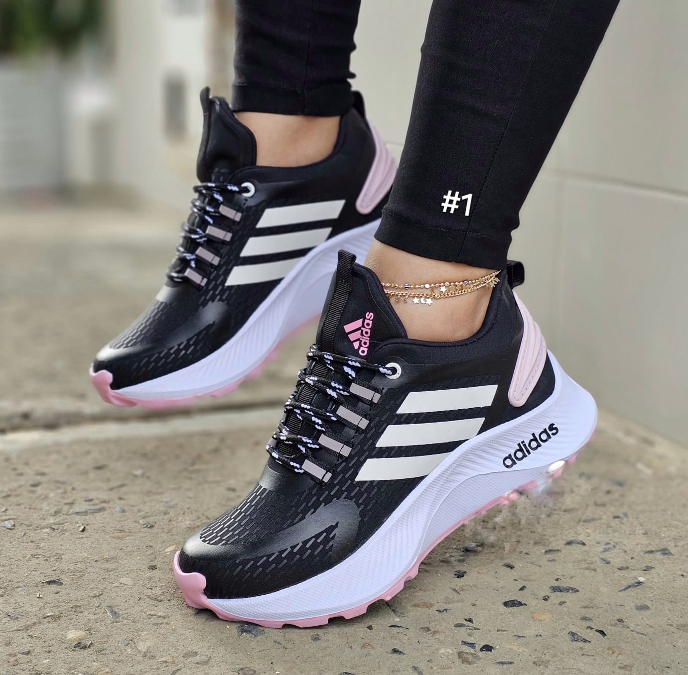 ADIDAS VICKY